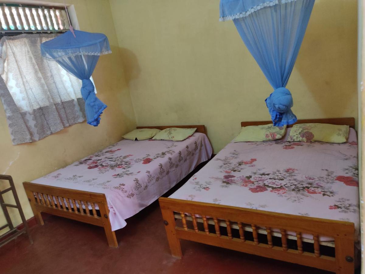 Isuruma Rest Kataragama Kamer foto