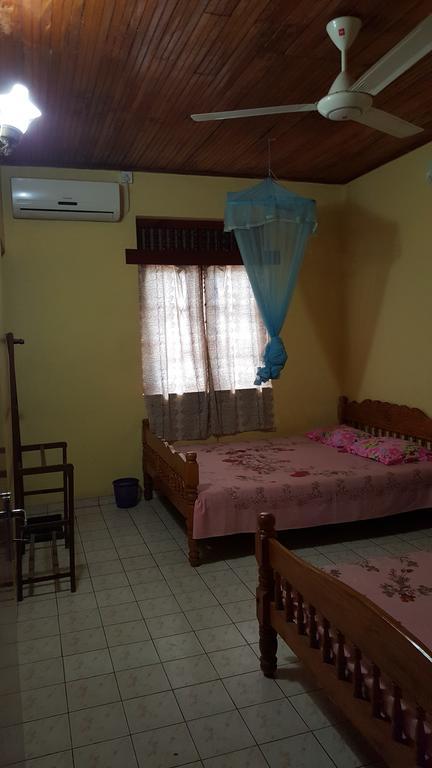 Isuruma Rest Kataragama Kamer foto
